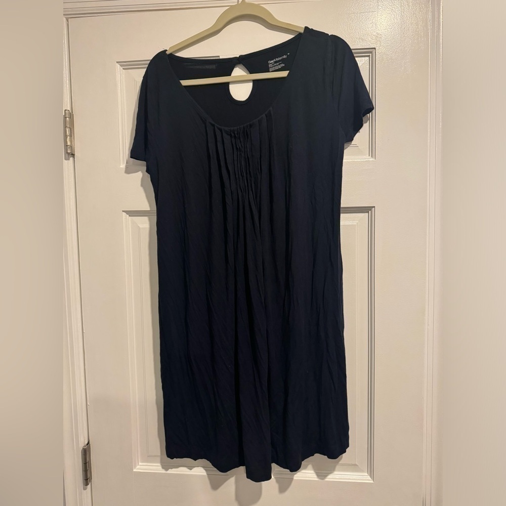 GAP maternity top size medium